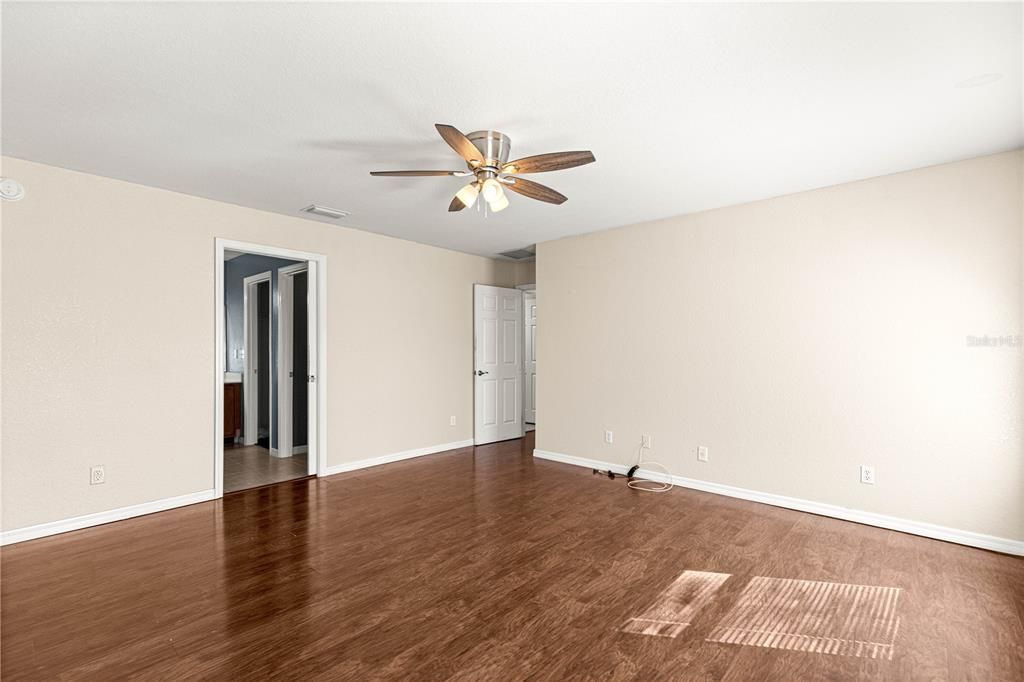 待售: $350,000 (4 贝兹, 2 浴室, 1815 平方英尺)