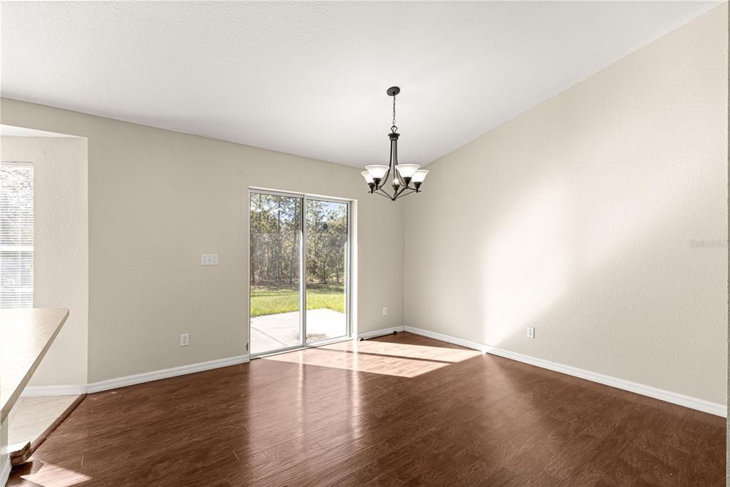 待售: $350,000 (4 贝兹, 2 浴室, 1815 平方英尺)