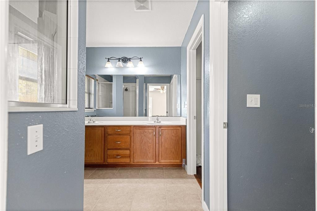 待售: $350,000 (4 贝兹, 2 浴室, 1815 平方英尺)