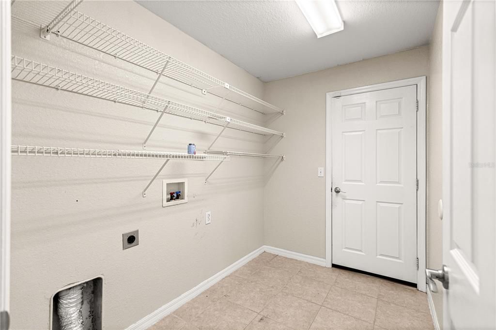 待售: $350,000 (4 贝兹, 2 浴室, 1815 平方英尺)