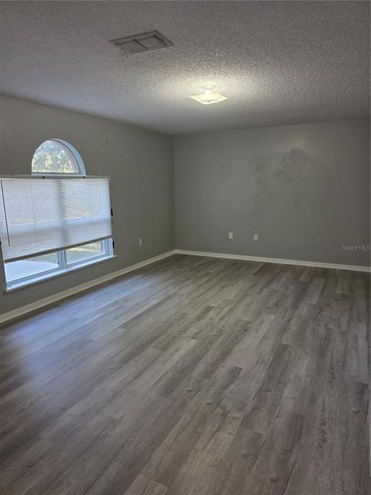 For Rent: $2,400 (4 beds, 2 baths, 2320 Square Feet)