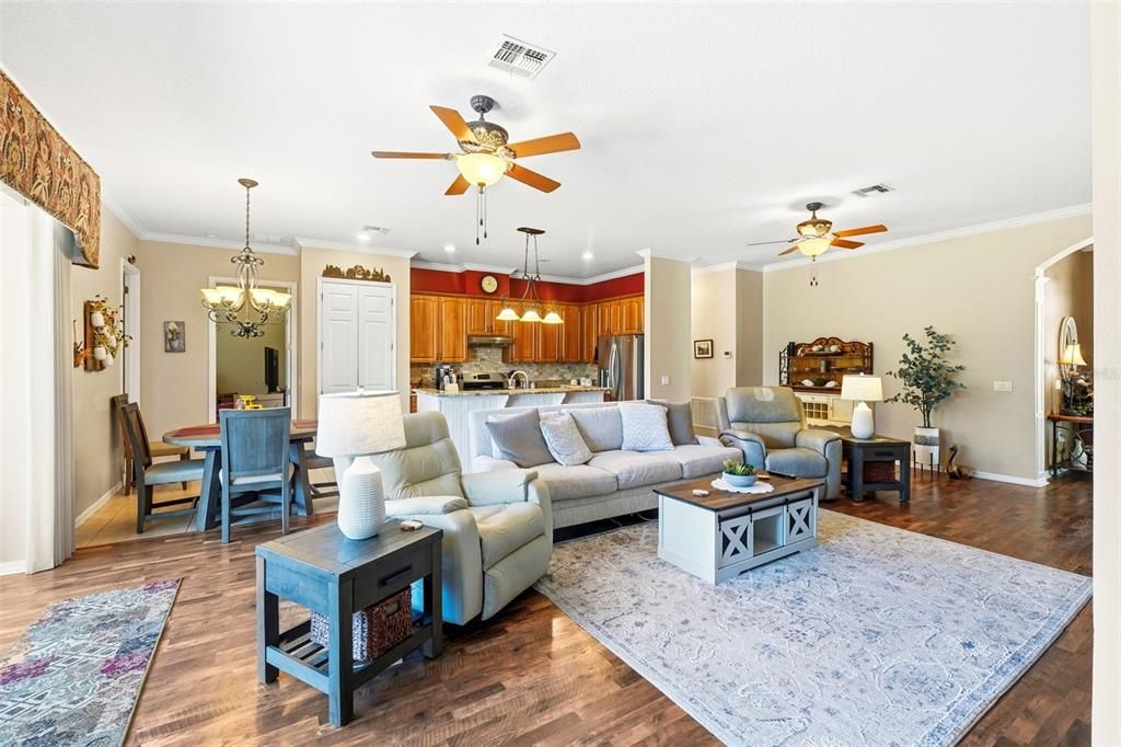 Под контрактом: $450,000 (3 спален, 2 ванн, 2480 Квадратных фут)