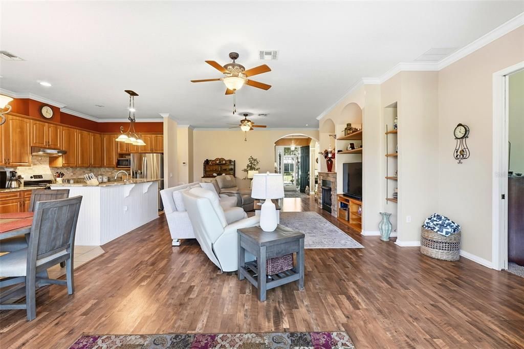 Под контрактом: $450,000 (3 спален, 2 ванн, 2480 Квадратных фут)