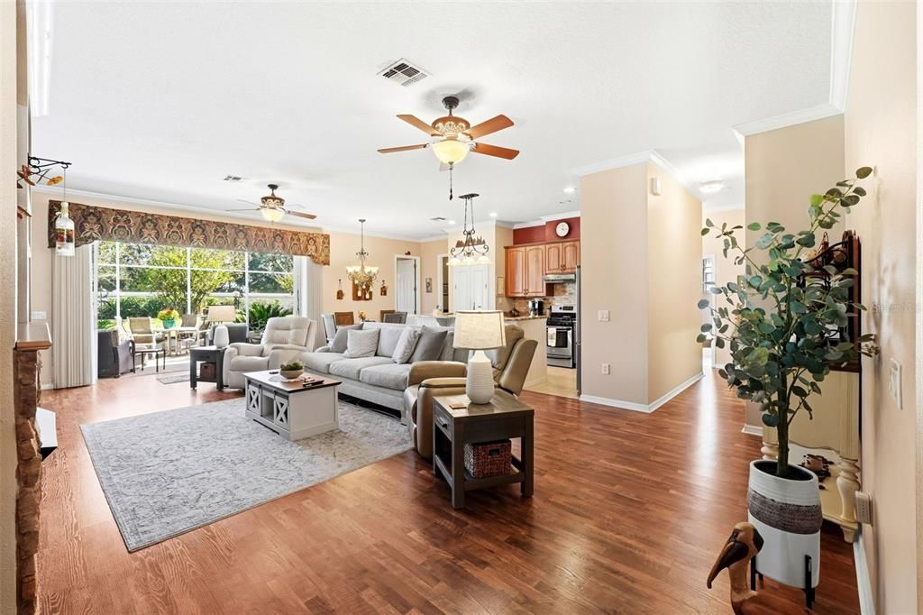 Под контрактом: $450,000 (3 спален, 2 ванн, 2480 Квадратных фут)