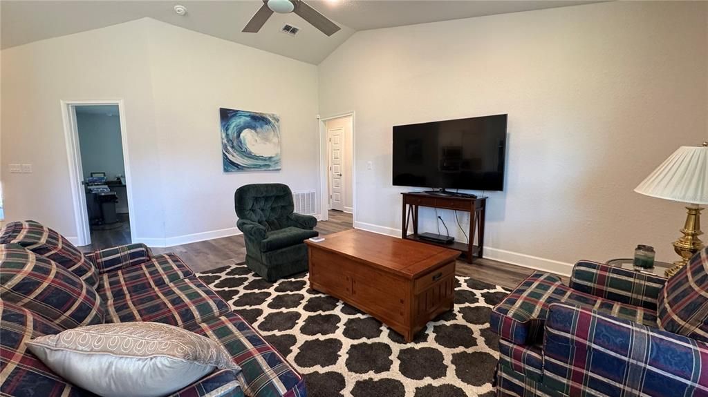 For Sale: $334,900 (4 beds, 2 baths, 1766 Square Feet)