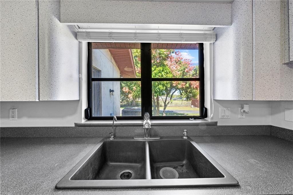 Activo con contrato: $525,000 (3 camas, 2 baños, 2277 Pies cuadrados)