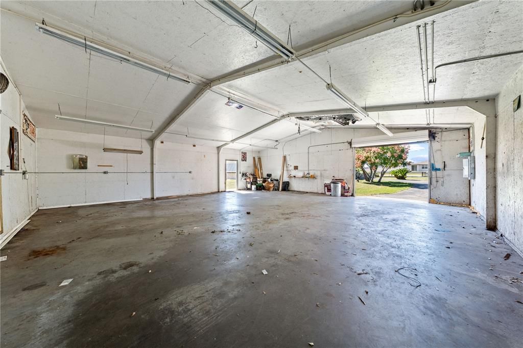 Activo con contrato: $525,000 (3 camas, 2 baños, 2277 Pies cuadrados)