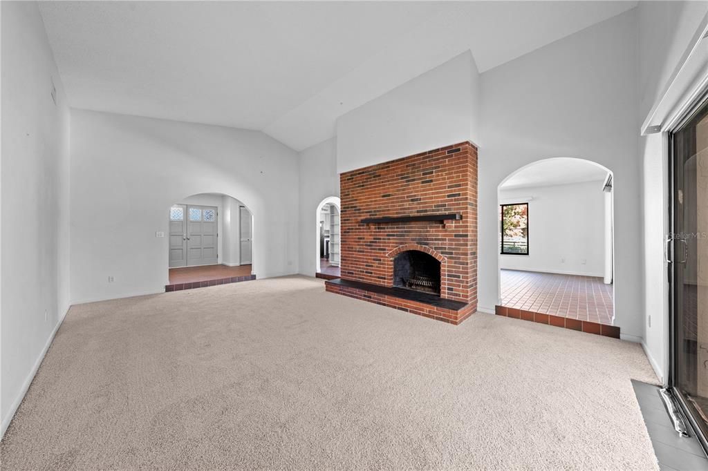 Activo con contrato: $525,000 (3 camas, 2 baños, 2277 Pies cuadrados)