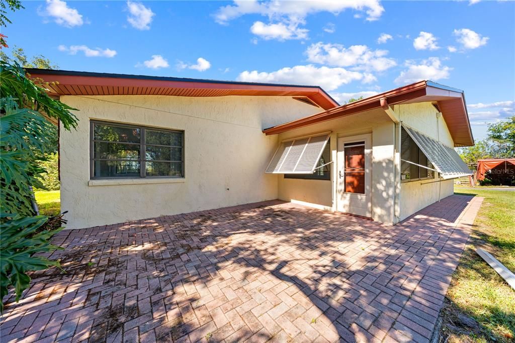 Activo con contrato: $525,000 (3 camas, 2 baños, 2277 Pies cuadrados)