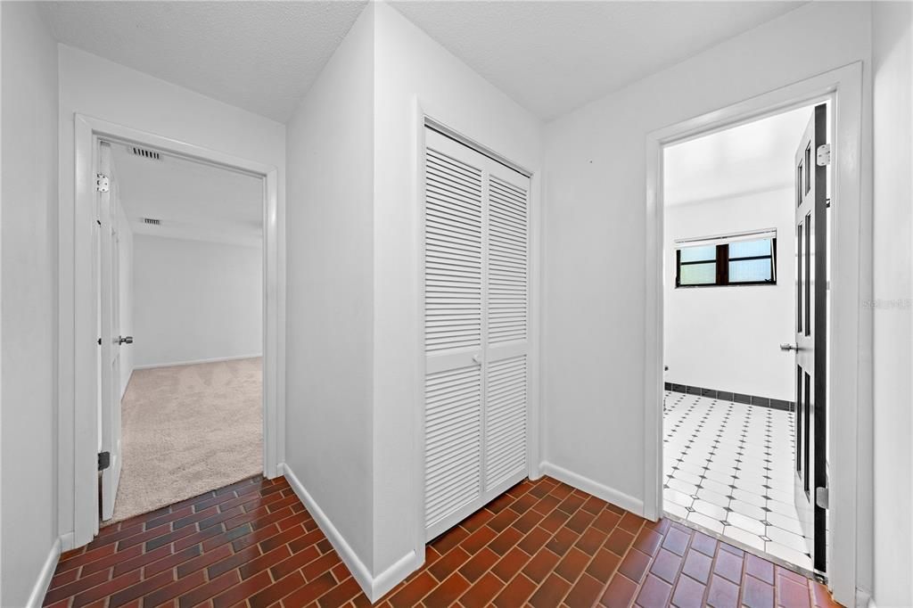 Activo con contrato: $525,000 (3 camas, 2 baños, 2277 Pies cuadrados)