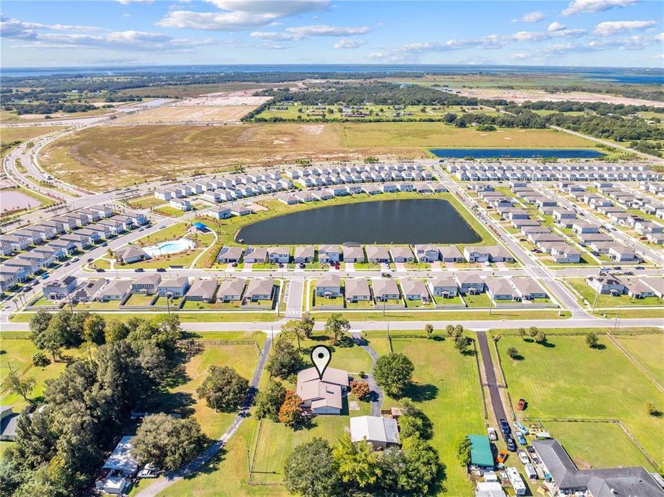 Activo con contrato: $525,000 (3 camas, 2 baños, 2277 Pies cuadrados)