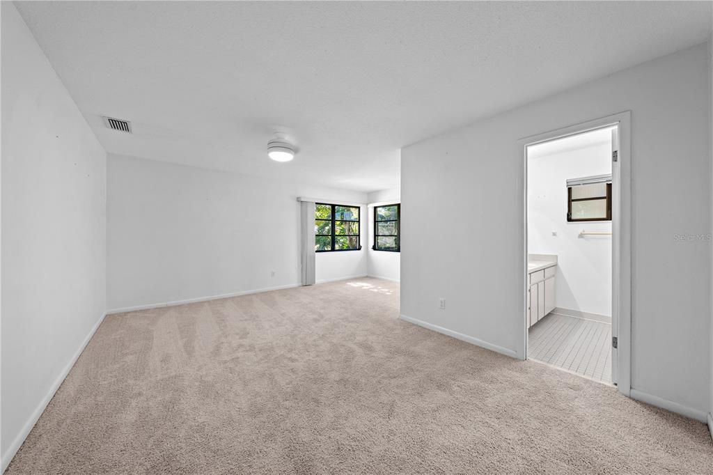 Activo con contrato: $525,000 (3 camas, 2 baños, 2277 Pies cuadrados)