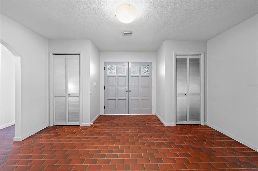 Activo con contrato: $525,000 (3 camas, 2 baños, 2277 Pies cuadrados)