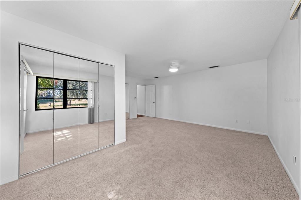 Activo con contrato: $525,000 (3 camas, 2 baños, 2277 Pies cuadrados)