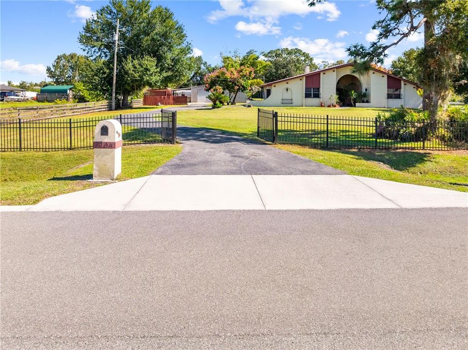 Activo con contrato: $525,000 (3 camas, 2 baños, 2277 Pies cuadrados)