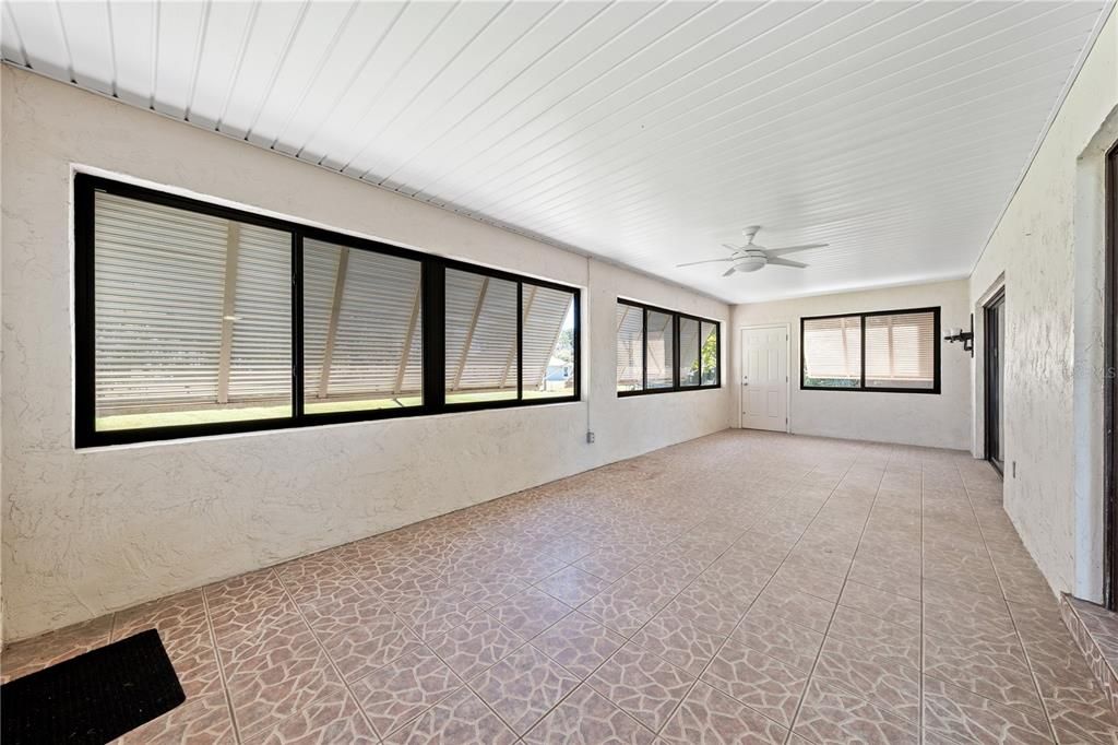 Activo con contrato: $525,000 (3 camas, 2 baños, 2277 Pies cuadrados)