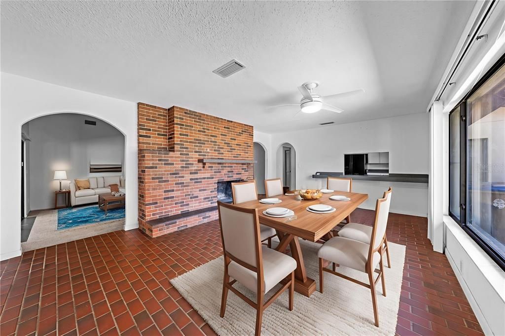 Activo con contrato: $525,000 (3 camas, 2 baños, 2277 Pies cuadrados)