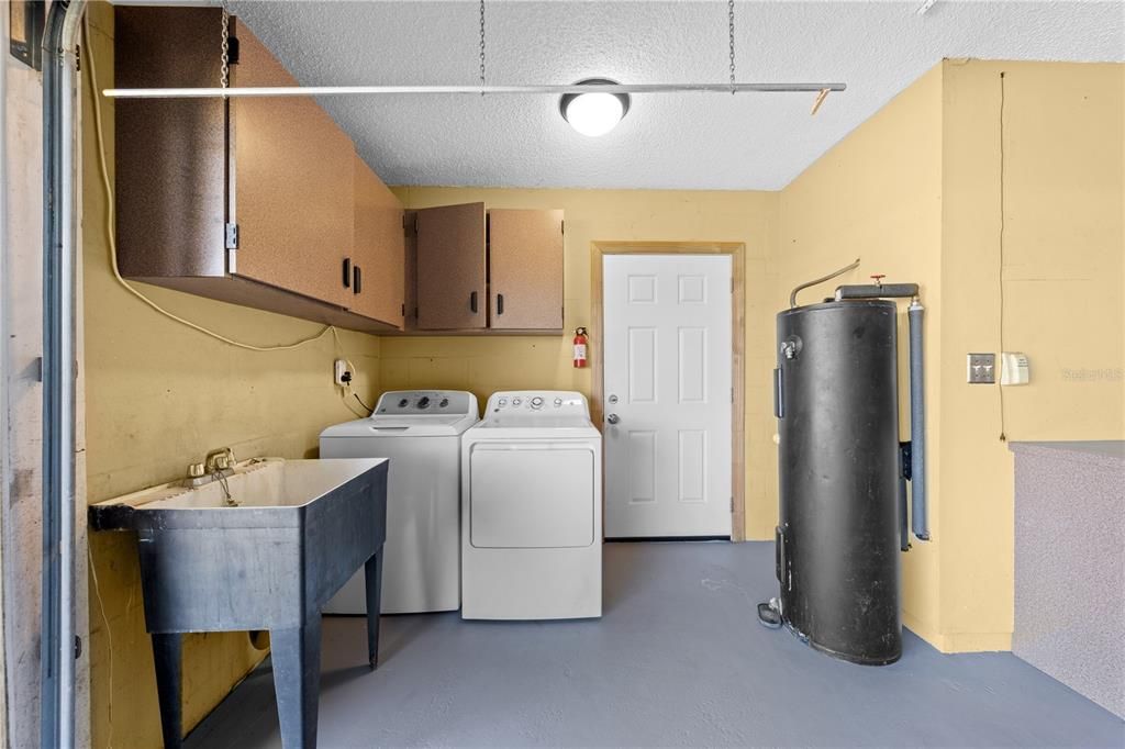 Activo con contrato: $525,000 (3 camas, 2 baños, 2277 Pies cuadrados)