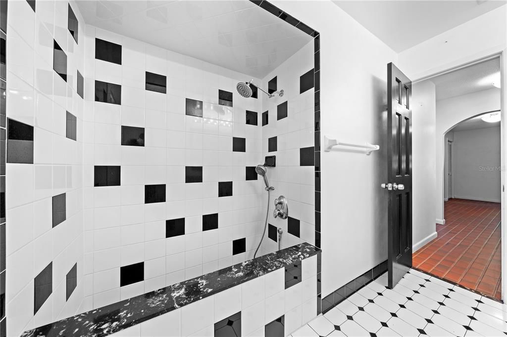 Activo con contrato: $525,000 (3 camas, 2 baños, 2277 Pies cuadrados)