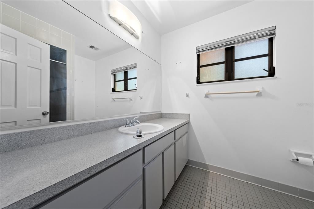 Activo con contrato: $525,000 (3 camas, 2 baños, 2277 Pies cuadrados)