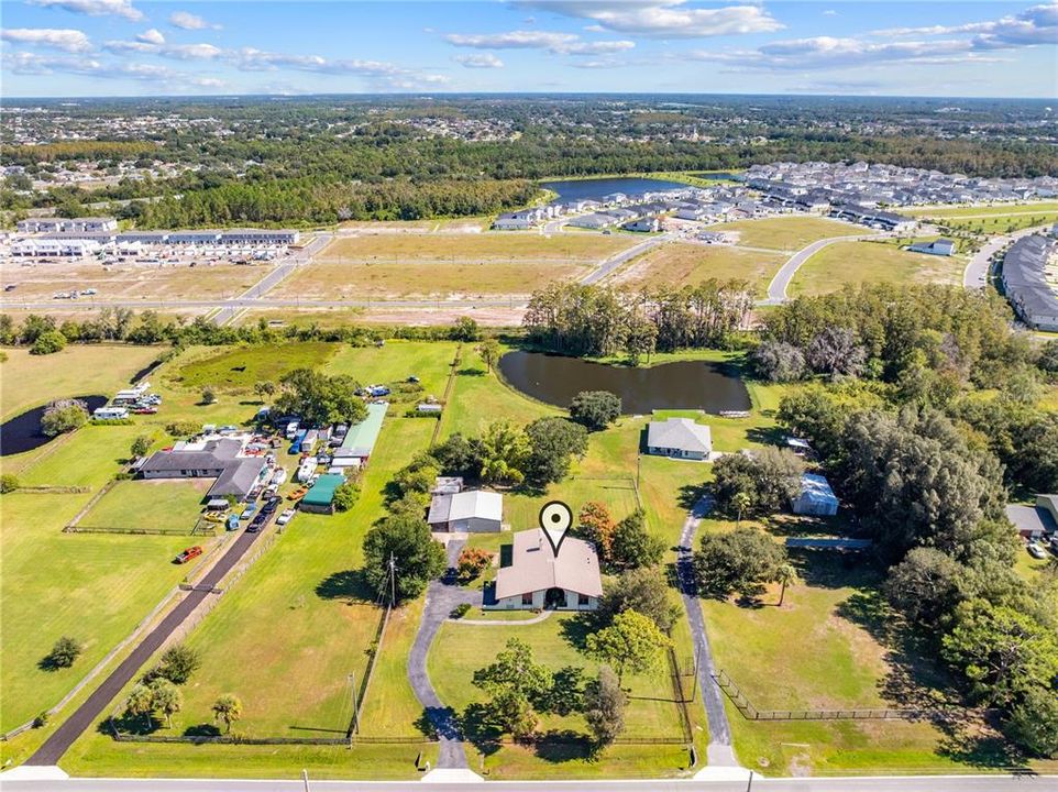 Activo con contrato: $525,000 (3 camas, 2 baños, 2277 Pies cuadrados)