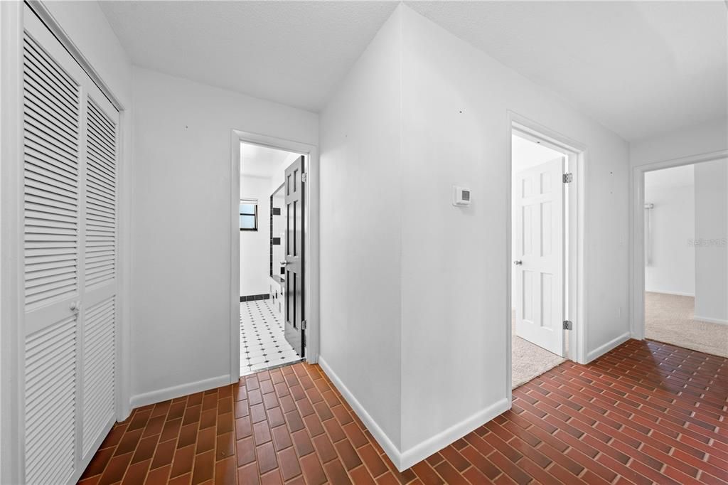 Activo con contrato: $525,000 (3 camas, 2 baños, 2277 Pies cuadrados)