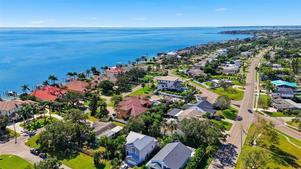 待售: $775,000 (0.32 acres)