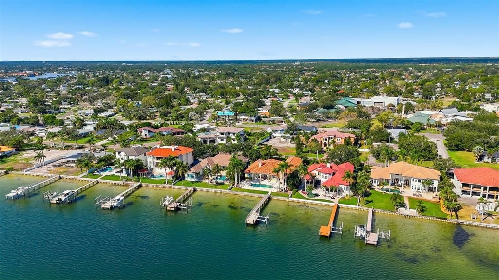 待售: $775,000 (0.32 acres)