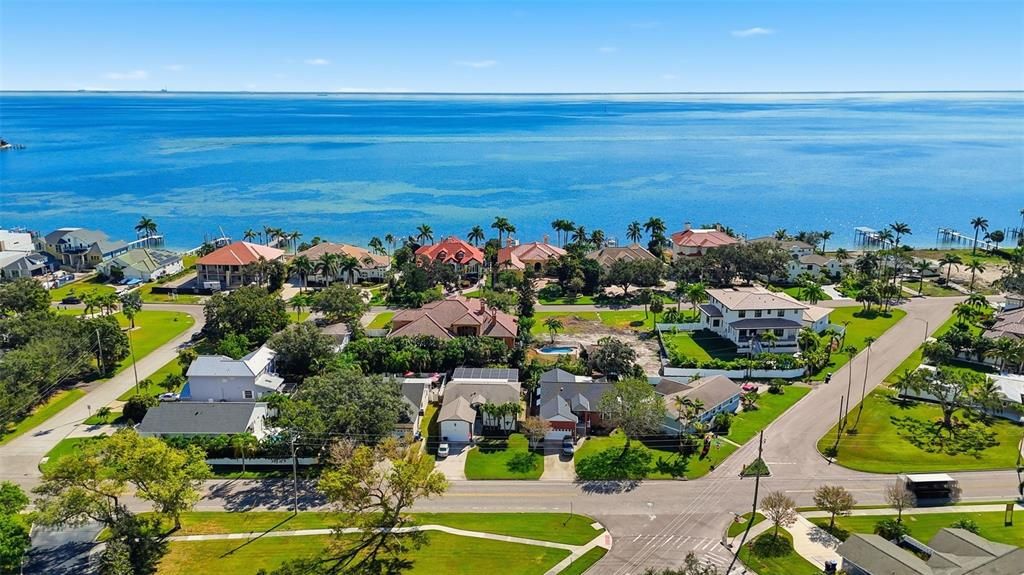 待售: $775,000 (0.32 acres)