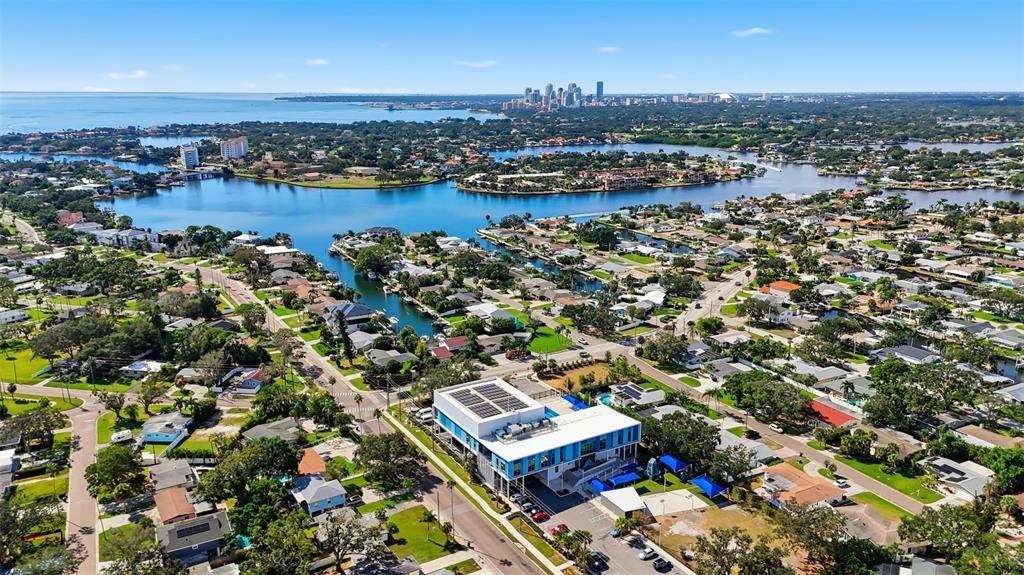 待售: $775,000 (0.32 acres)