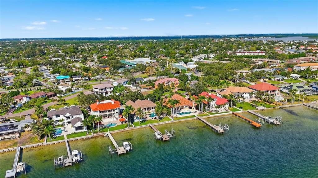 待售: $775,000 (0.32 acres)