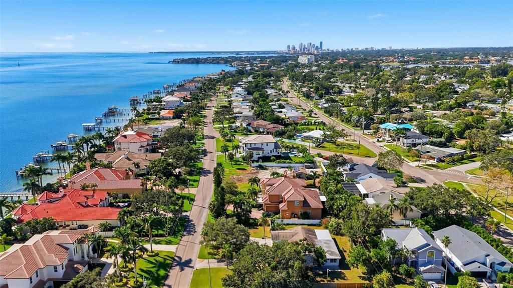 待售: $775,000 (0.32 acres)