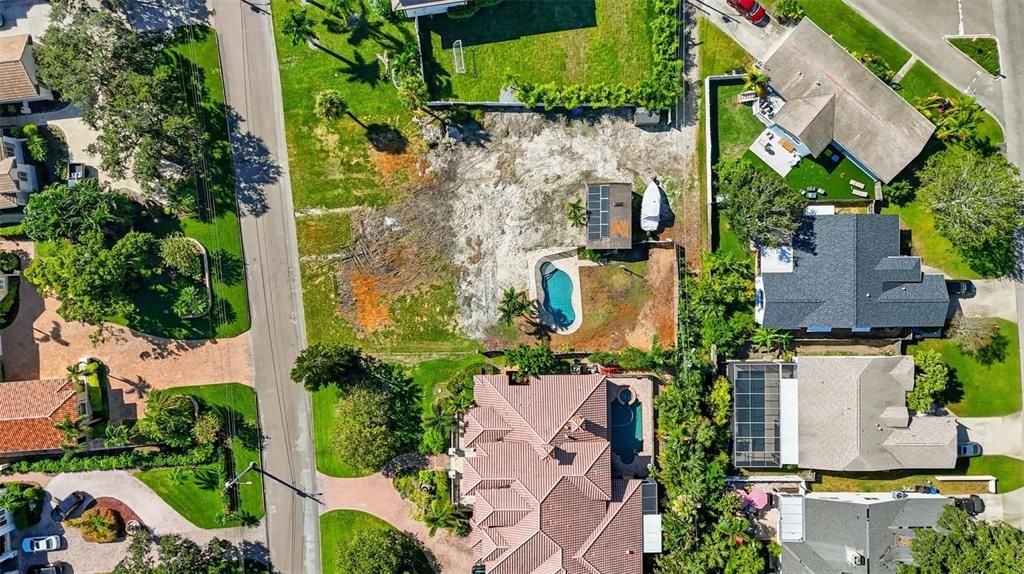 待售: $775,000 (0.32 acres)