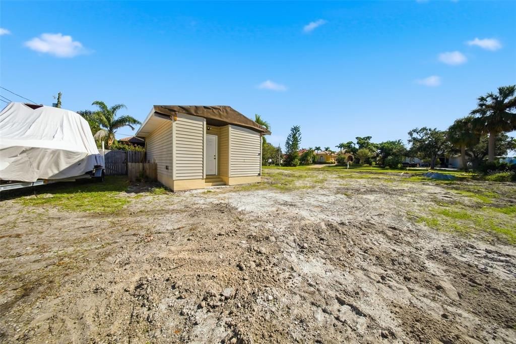 待售: $775,000 (0.32 acres)