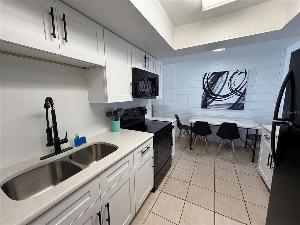 В аренду: $1,800 (2 спален, 1 ванн, 1704 Квадратных фут)