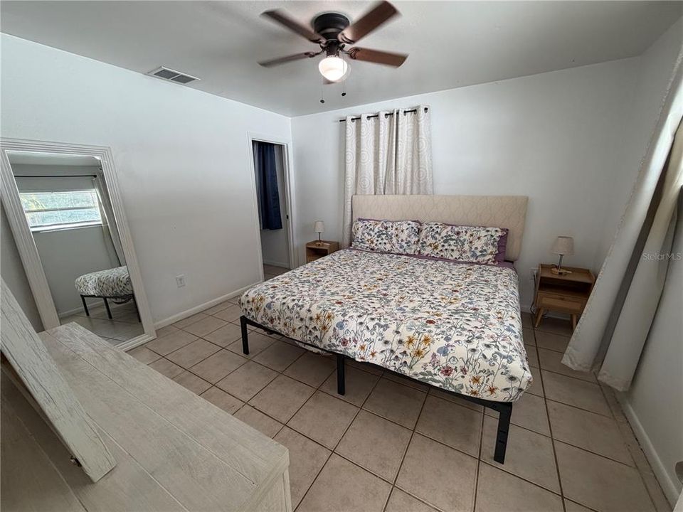 В аренду: $1,800 (2 спален, 1 ванн, 1704 Квадратных фут)