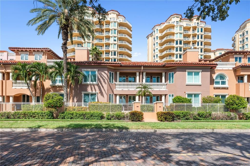 For Rent: $9,500 (2 beds, 2 baths, 2850 Square Feet)