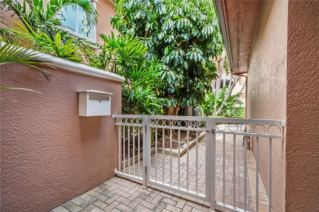 For Rent: $9,500 (2 beds, 2 baths, 2850 Square Feet)