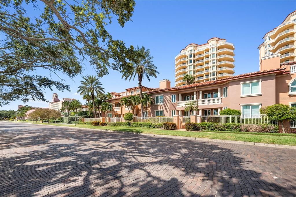 For Rent: $9,500 (2 beds, 2 baths, 2850 Square Feet)