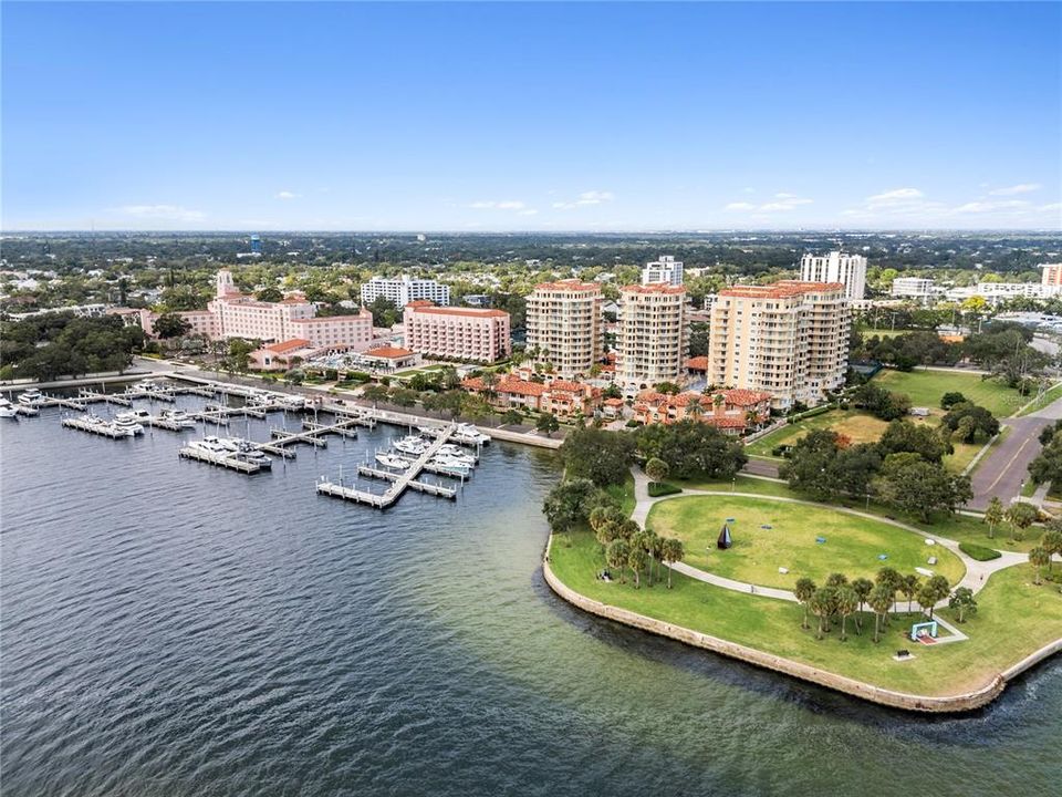 For Rent: $9,500 (2 beds, 2 baths, 2850 Square Feet)