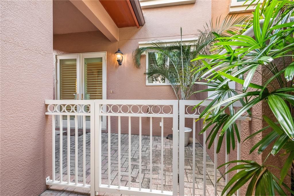 For Rent: $9,500 (2 beds, 2 baths, 2850 Square Feet)