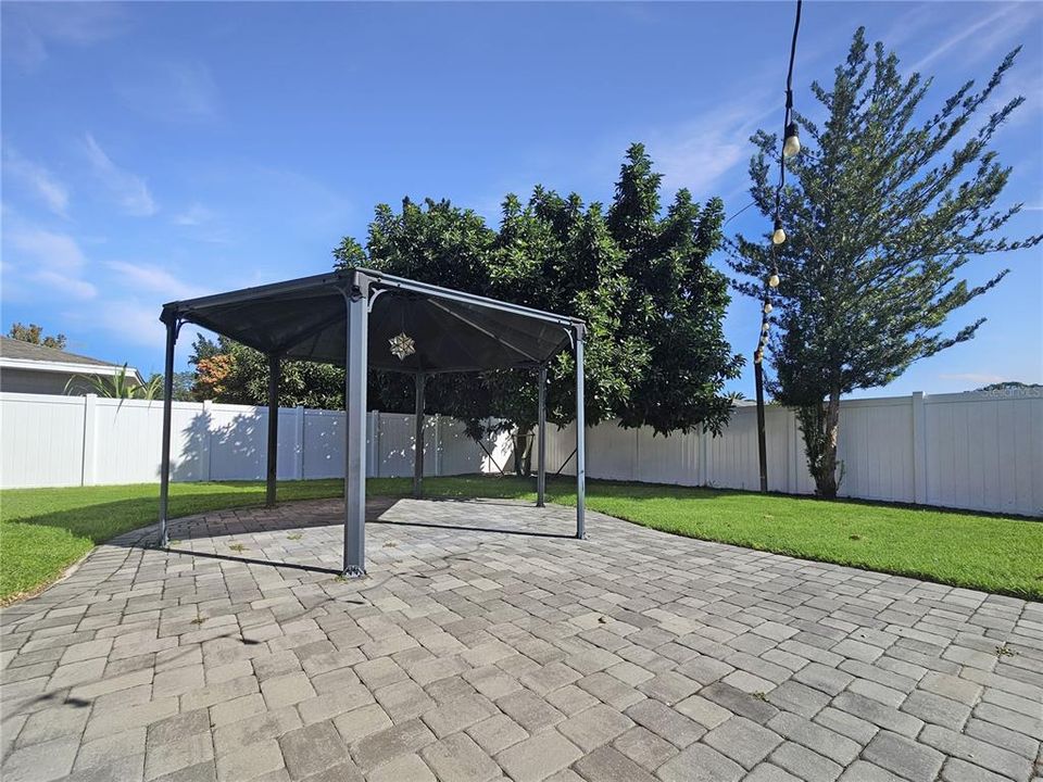 Под контрактом: $2,850 (4 спален, 2 ванн, 1871 Квадратных фут)