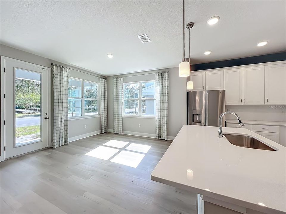 待售: $359,995 (4 贝兹, 2 浴室, 1960 平方英尺)