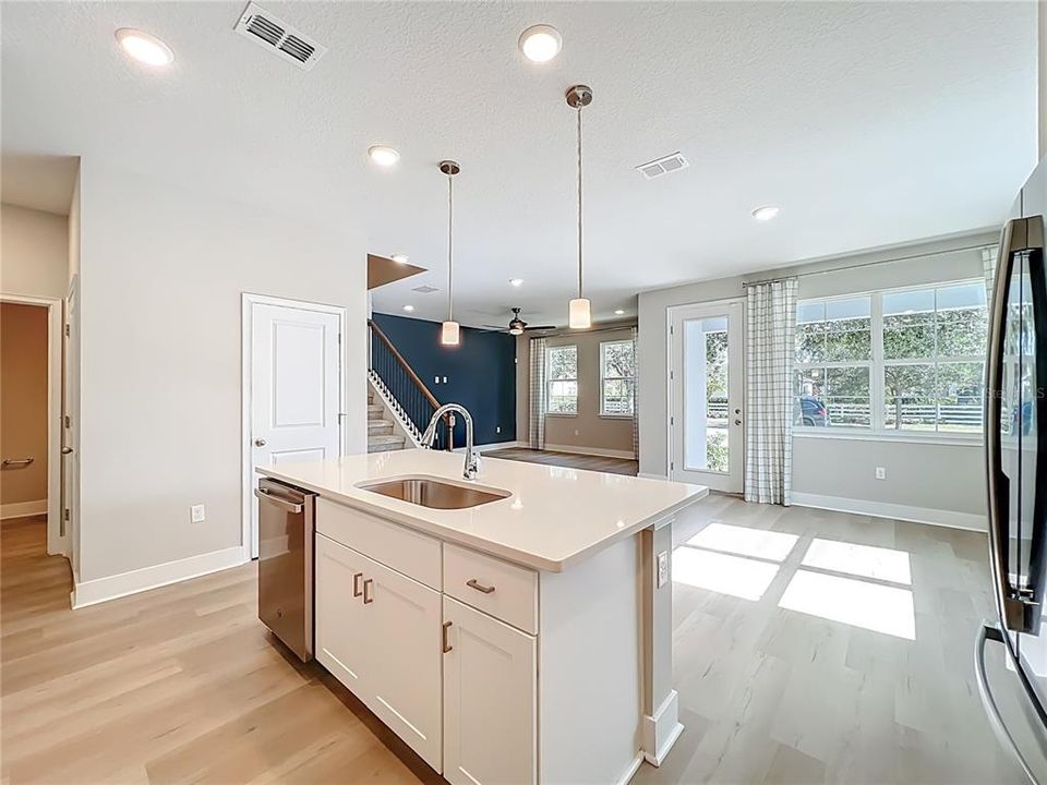 待售: $359,995 (4 贝兹, 2 浴室, 1960 平方英尺)