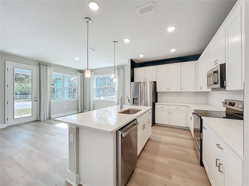 待售: $359,995 (4 贝兹, 2 浴室, 1960 平方英尺)