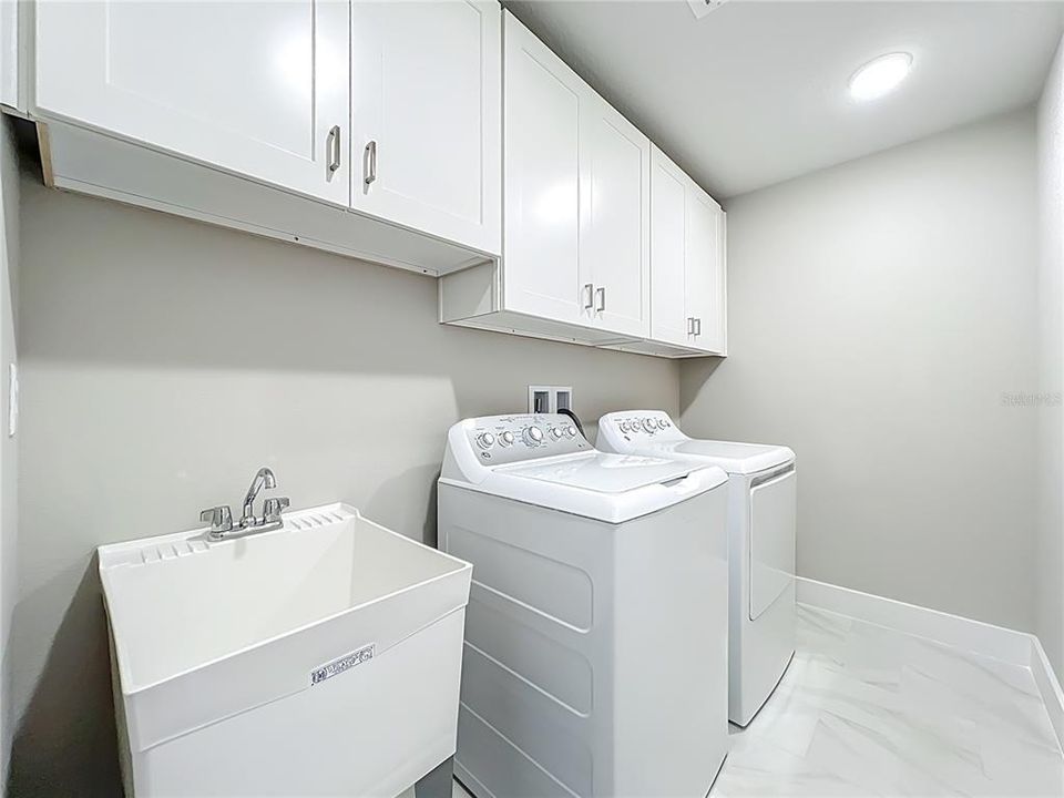 待售: $359,995 (4 贝兹, 2 浴室, 1960 平方英尺)