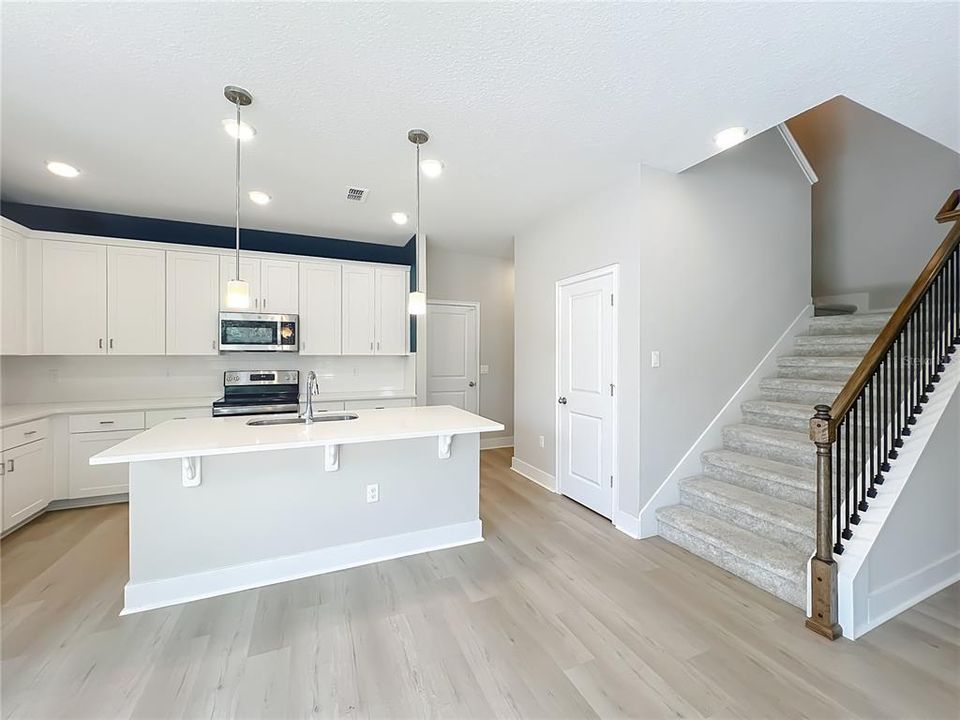 待售: $359,995 (4 贝兹, 2 浴室, 1960 平方英尺)