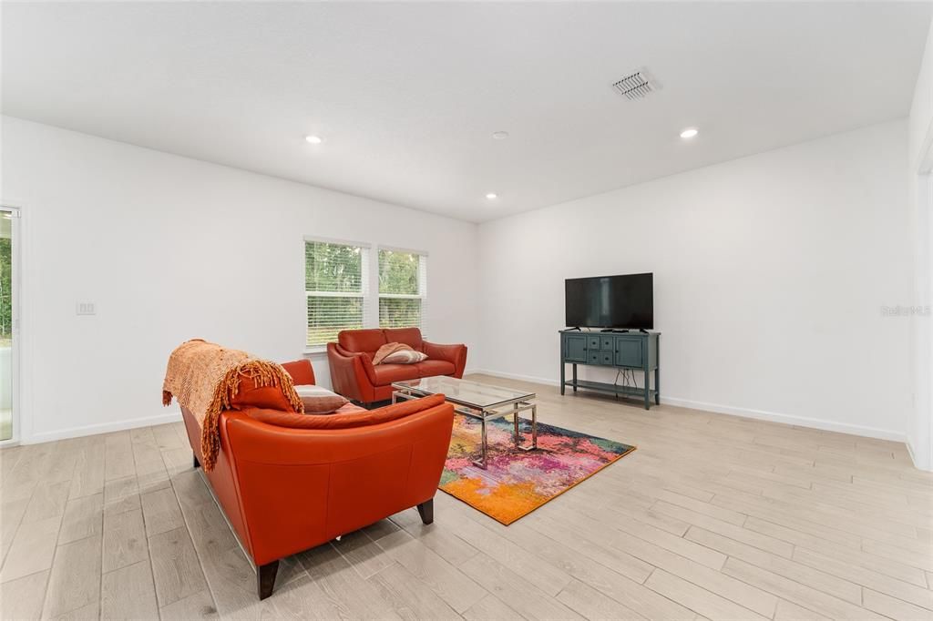 待售: $295,000 (2 贝兹, 2 浴室, 1548 平方英尺)