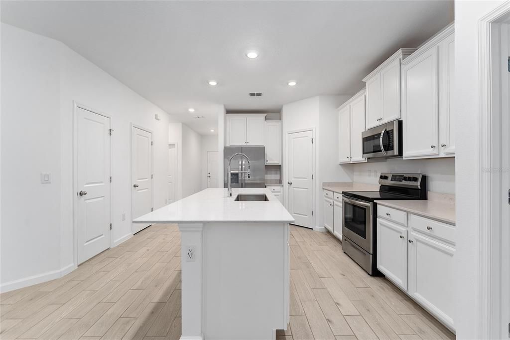 待售: $295,000 (2 贝兹, 2 浴室, 1548 平方英尺)