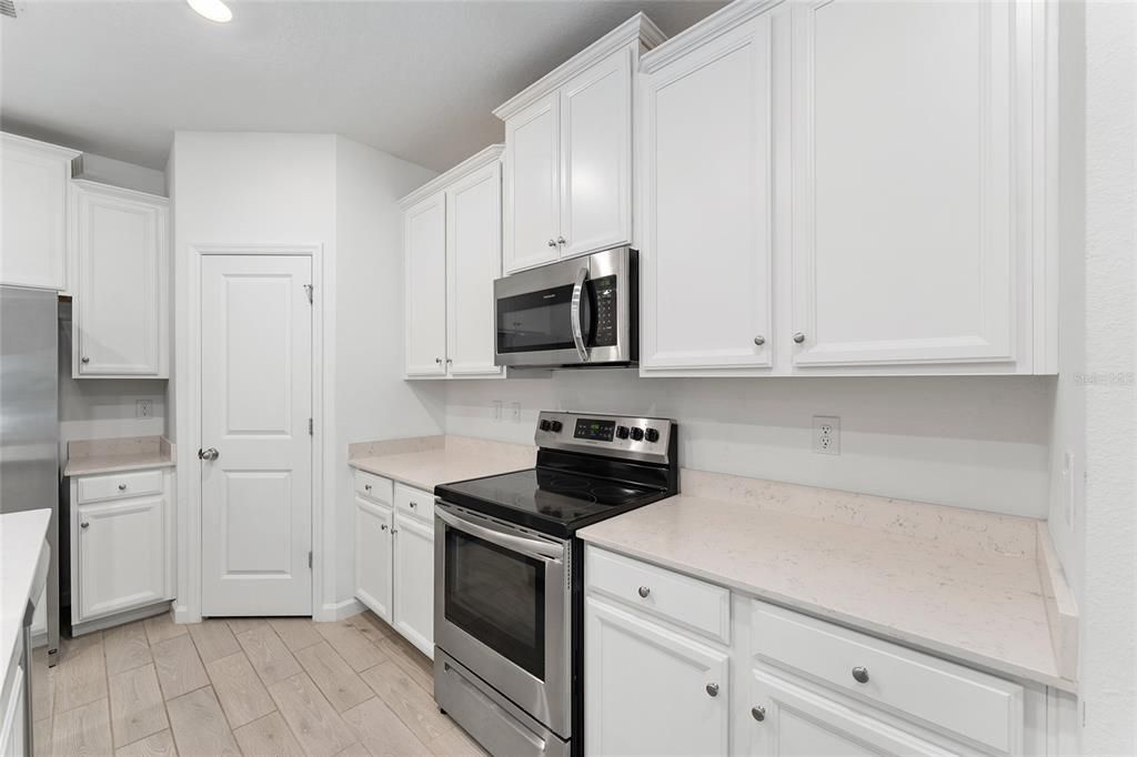 待售: $295,000 (2 贝兹, 2 浴室, 1548 平方英尺)